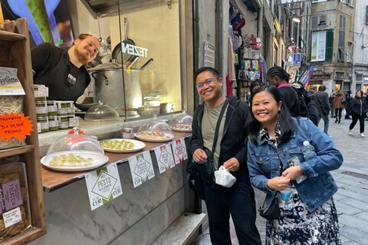 Tour a piedi di cibo, vino e storia di Genova