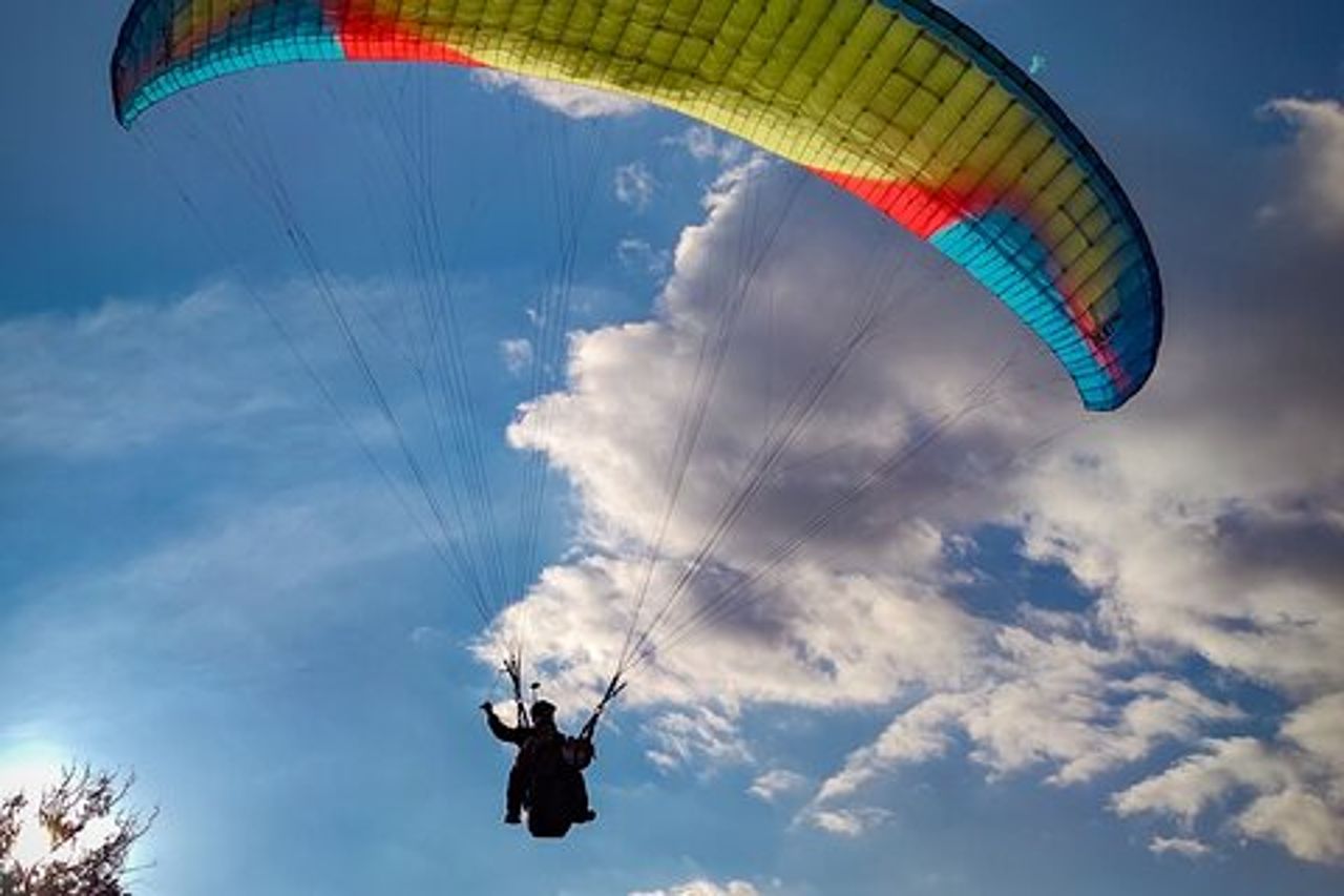 Volo in parapendio a Medellín con piloti professionisti