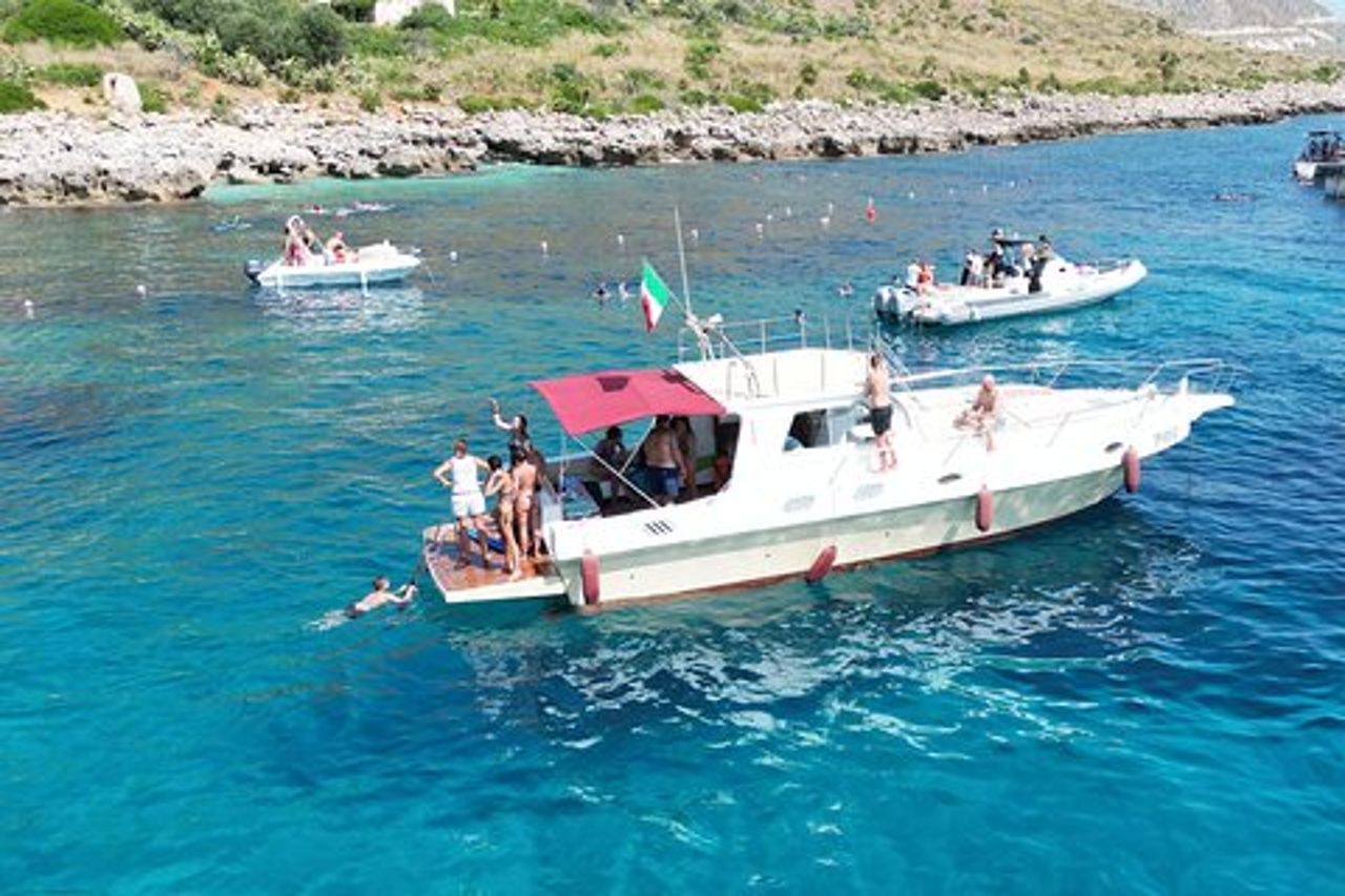 Tour in barca alla Riserva dello zingaro e Faraglioni di Scopello