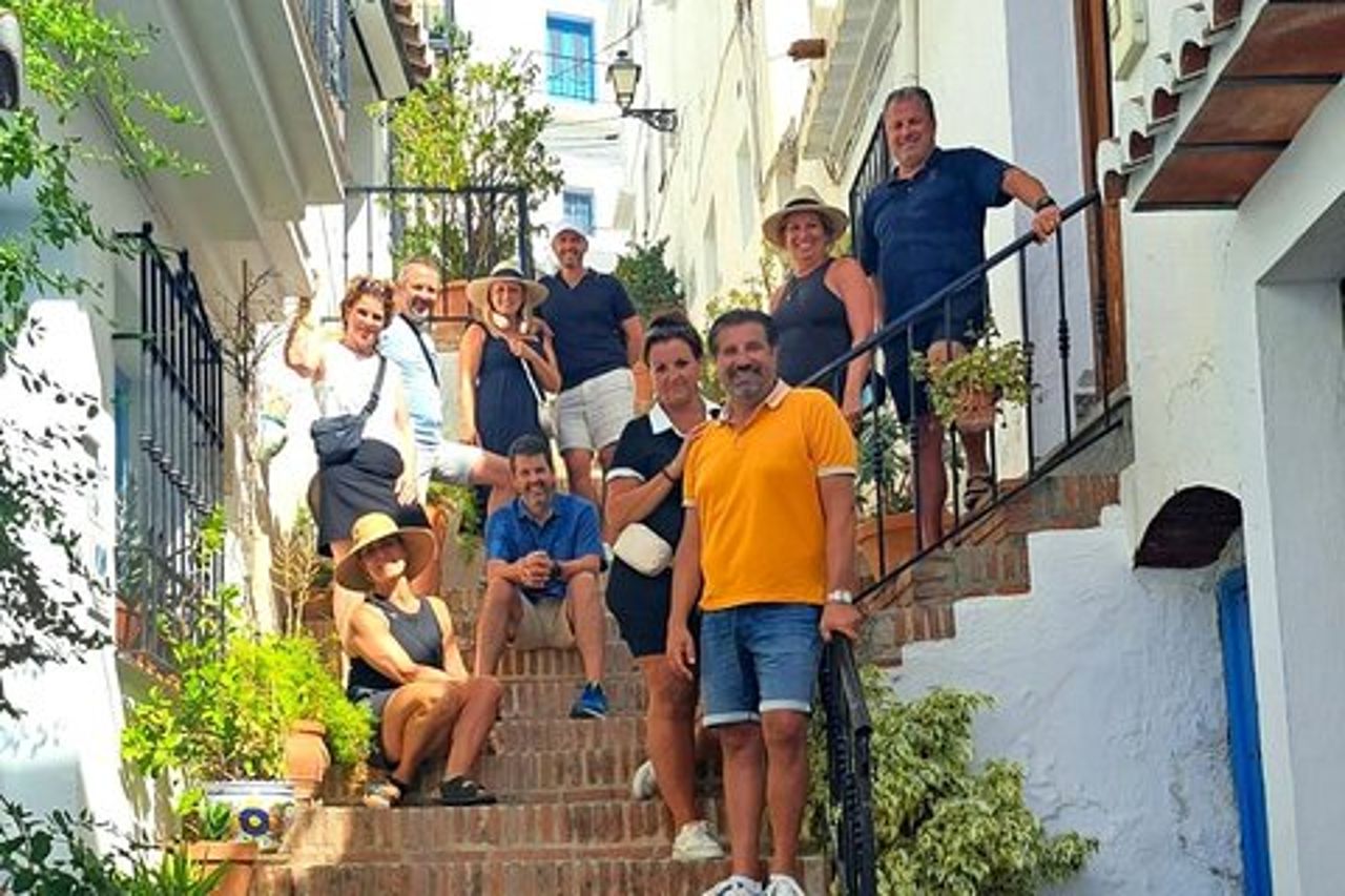Nerja & Frigiliana priv. tour w / hotel o pick-up a terra a Malaga