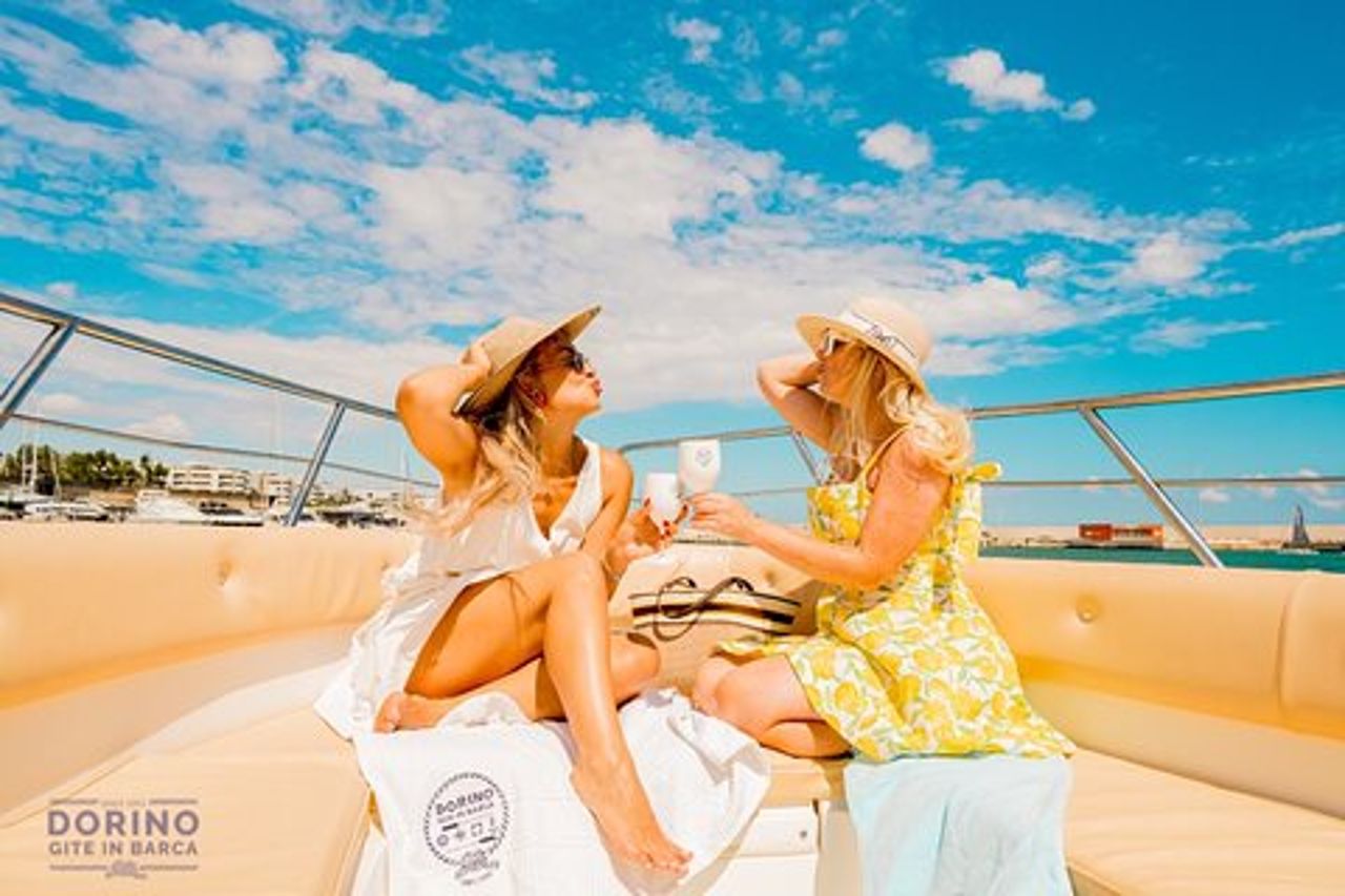 Polignano a Mare boat tour luxury, aperitivo, tuffi e snorkeling