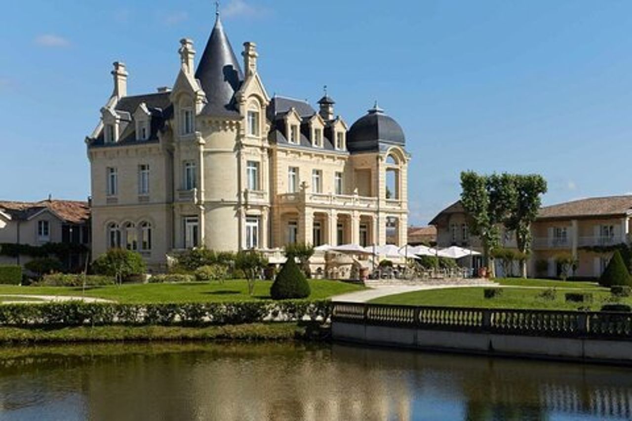 Saint-Émilion e Pomerol: castelli, degustazioni, pranzo e guida WSET