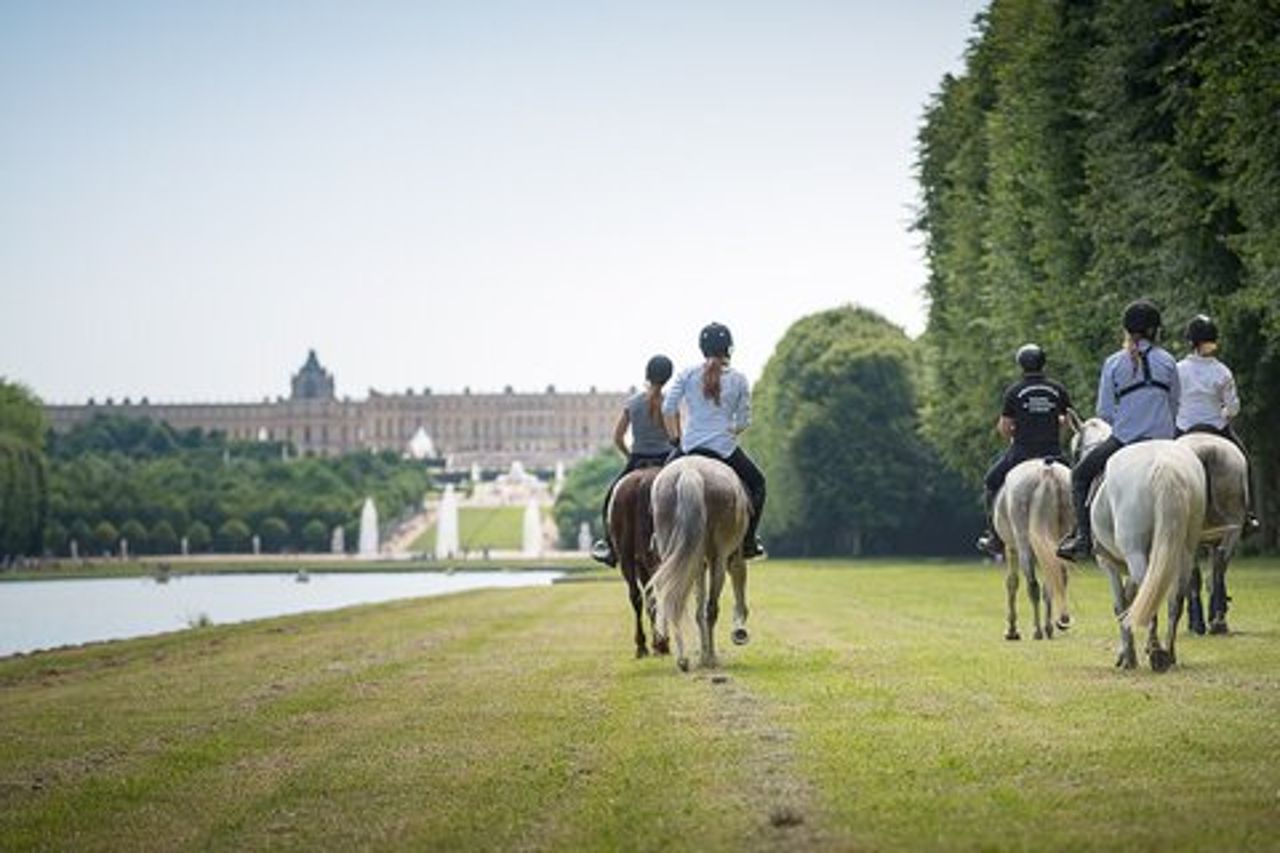 Tour privato di Versailles: equitazione, gastronomia e palazzo