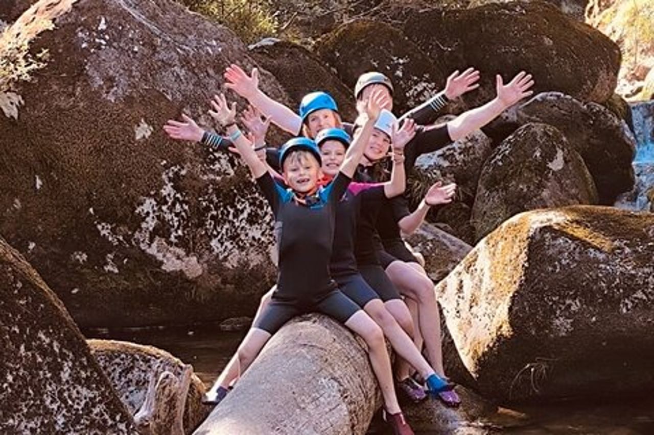 Trekking fluviale/canyoning soft attraverso lagune selvagge e cascate