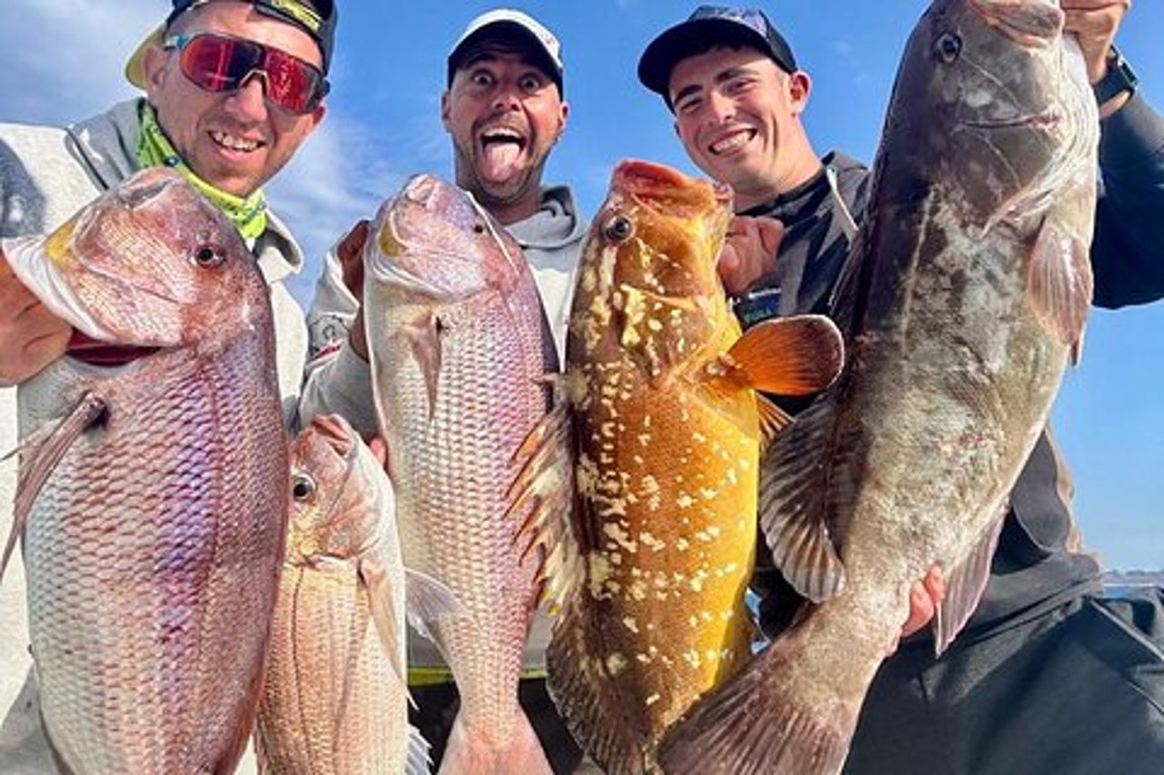 Tour con pesca a bolentino di medio fondale o con canna.