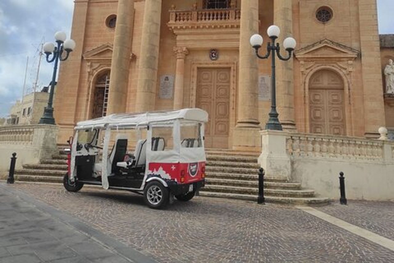 Scopri Malta in Tuk Tuk Mdina Tour