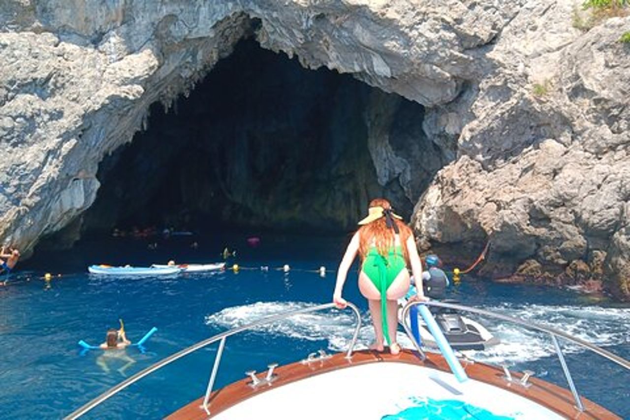Tour privato in barca di un'intera giornata della Costiera Amalfitana da Positano
