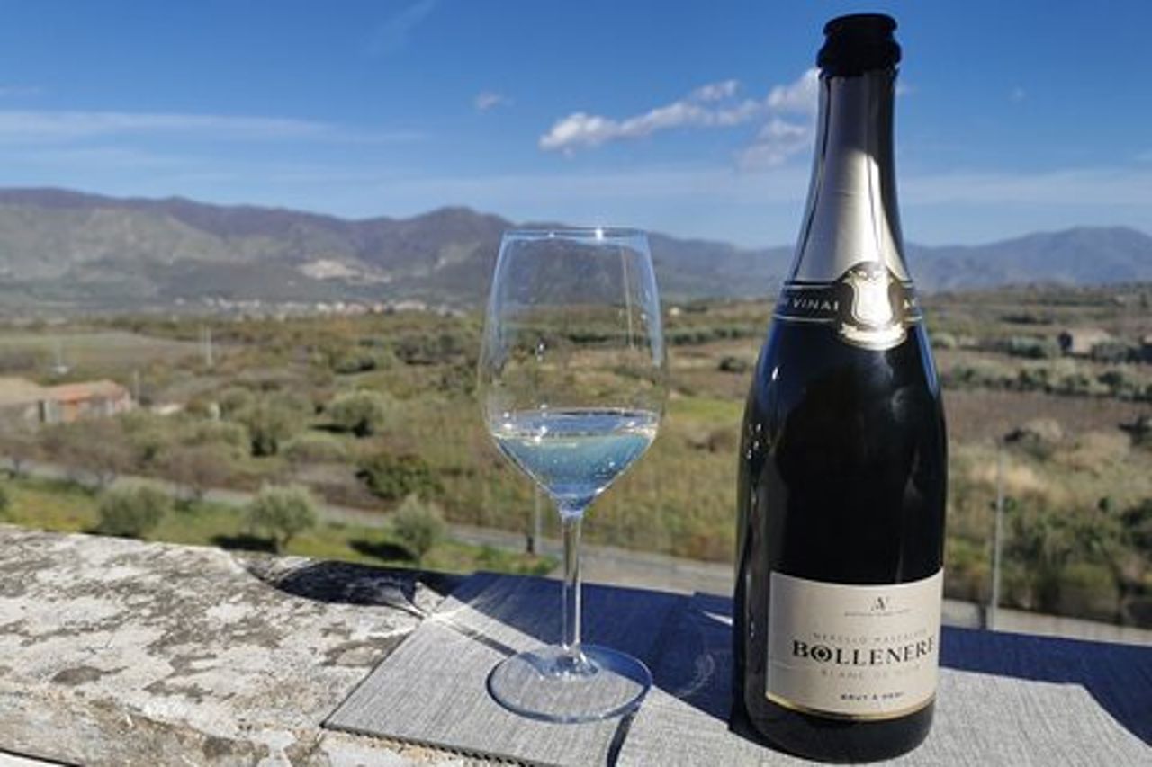 Tour di degustazione di vini di Castelmola e dell'Etna da Messina