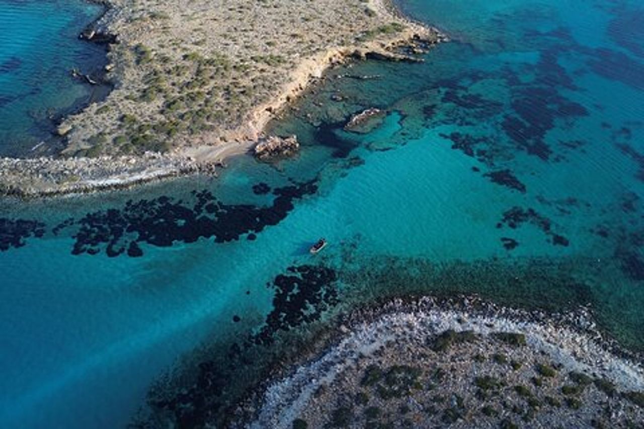 Tour privato in barca ad Antiparos e Laguna Blu