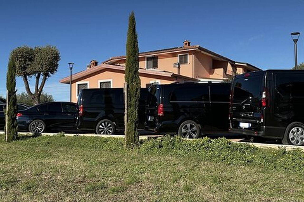 Trasferimento privato di lusso da Bellagio all'aeroporto di Malpensa