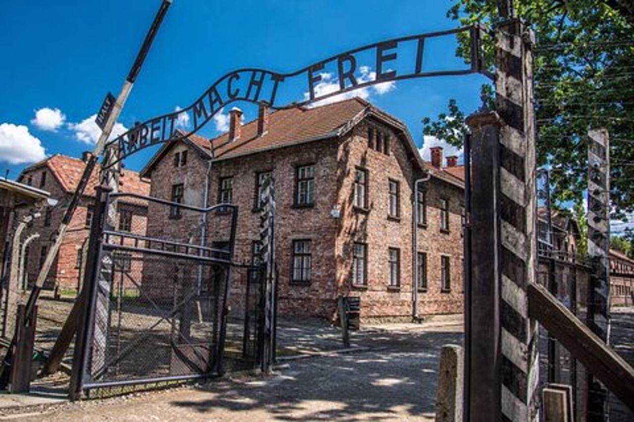 Tour di Auschwitz VIP per piccoli gruppi con trasporto