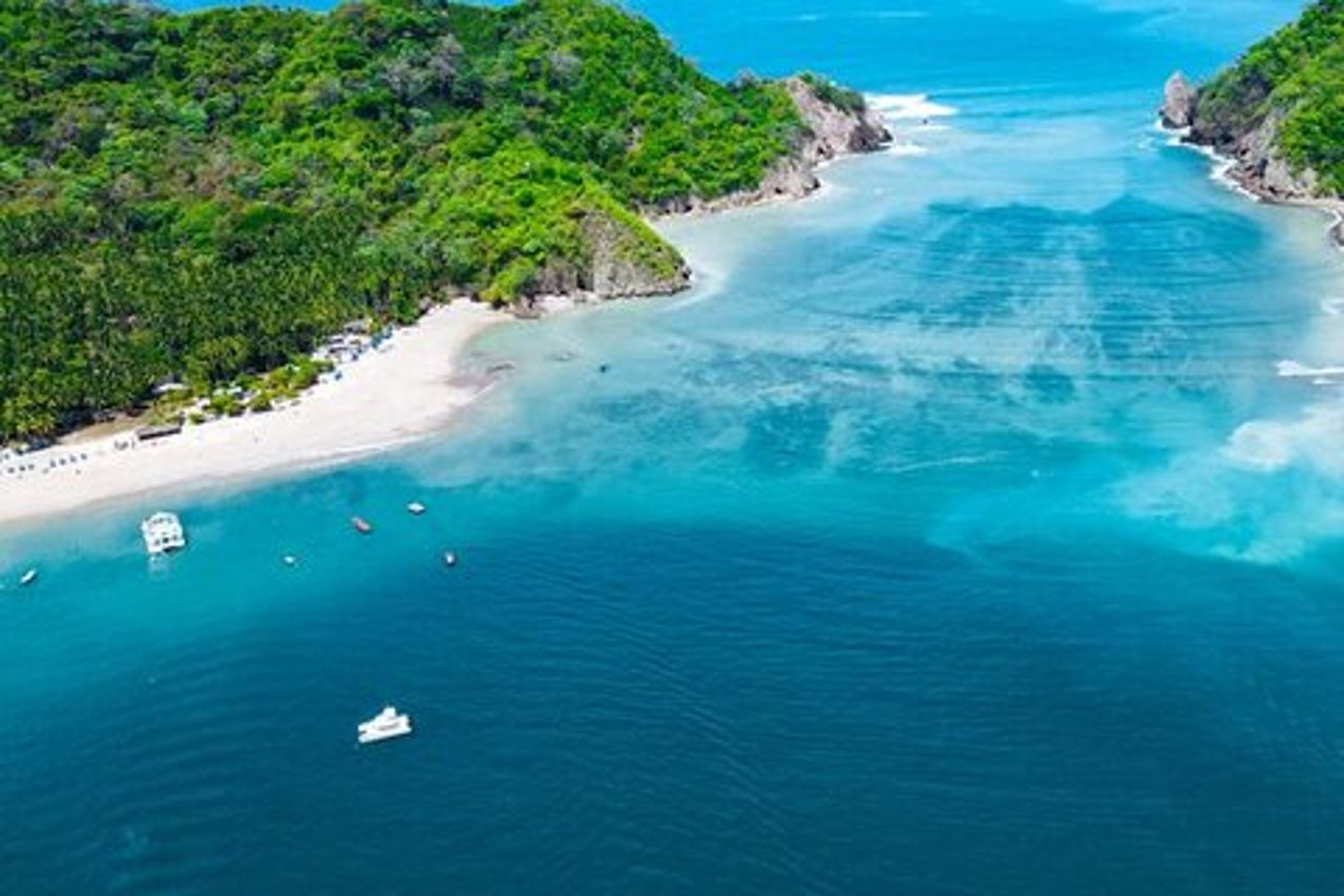 Catamarano a Tortuga Island da San Jose