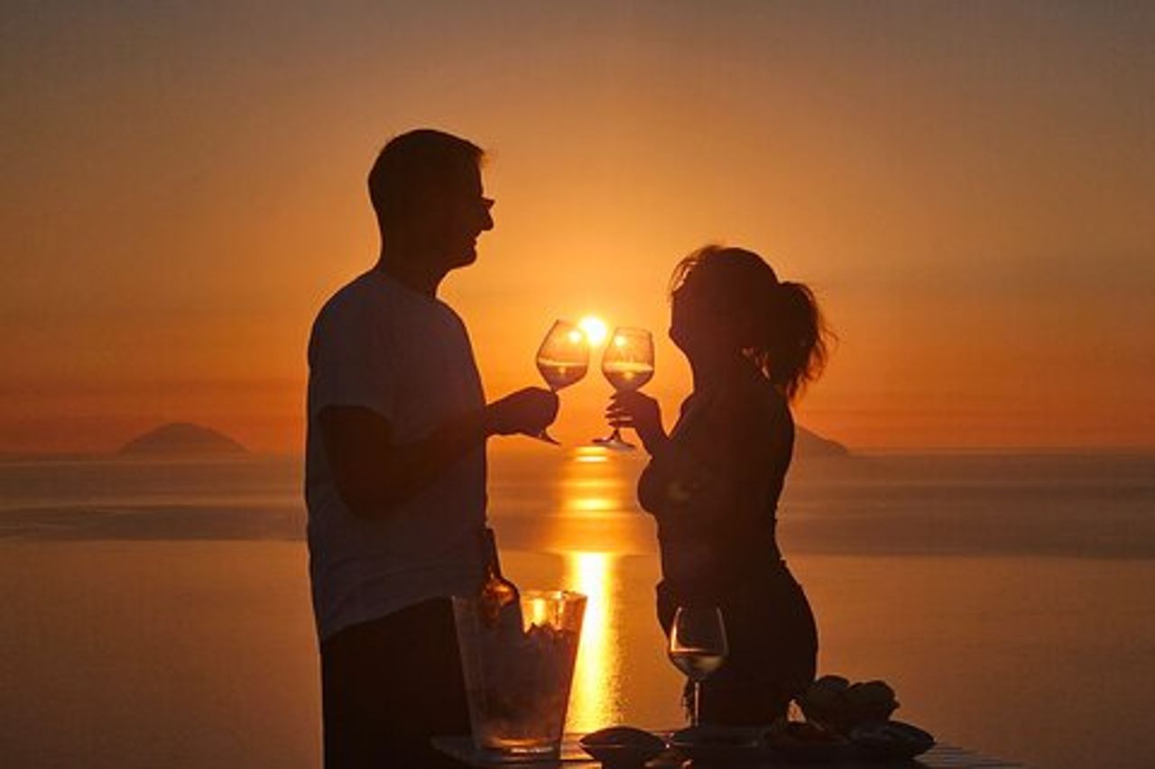 Sunset Walk Vulcano con vino e prodotti locali su View Point