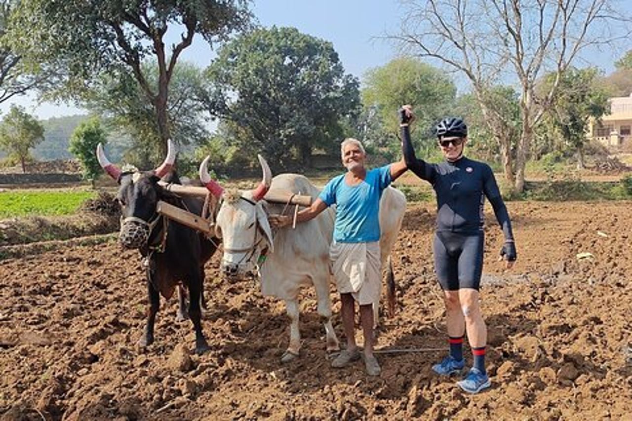 Escursione in bicicletta nella campagna di Udaipur