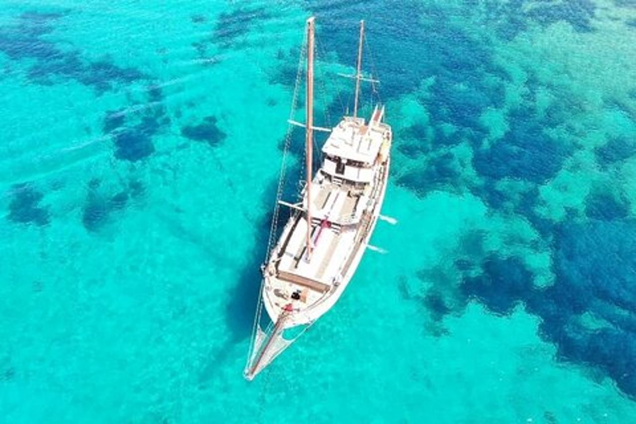 Antiparos & Despotiko: Nuota, esplora e assapora il pranzo da Paros
