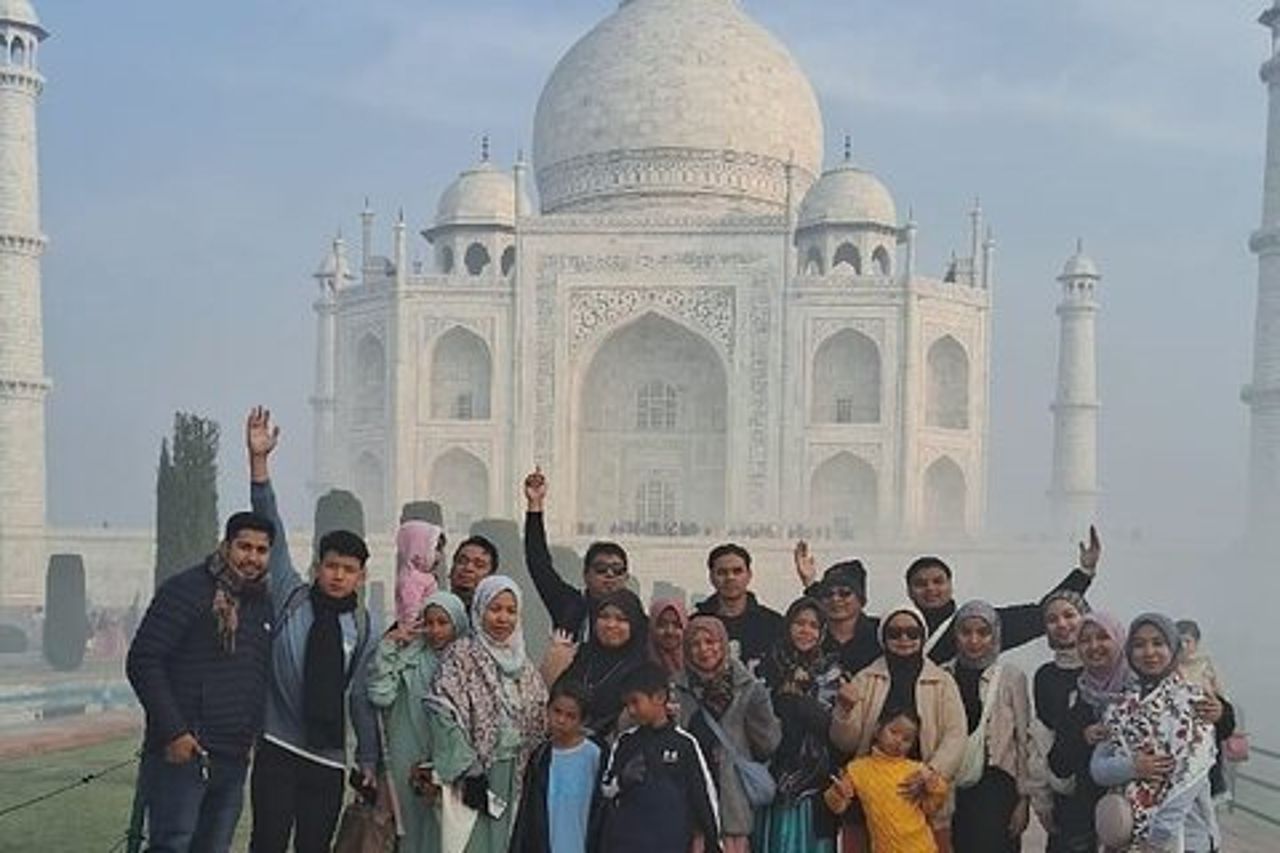 Stesso giorno Agra da Delhi in auto AC