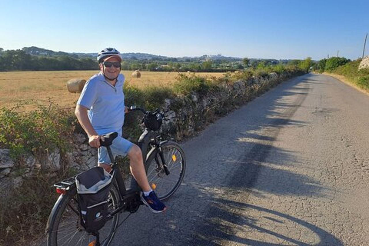 Tour guidato in e-bike tra Locorotondo e Cisternino