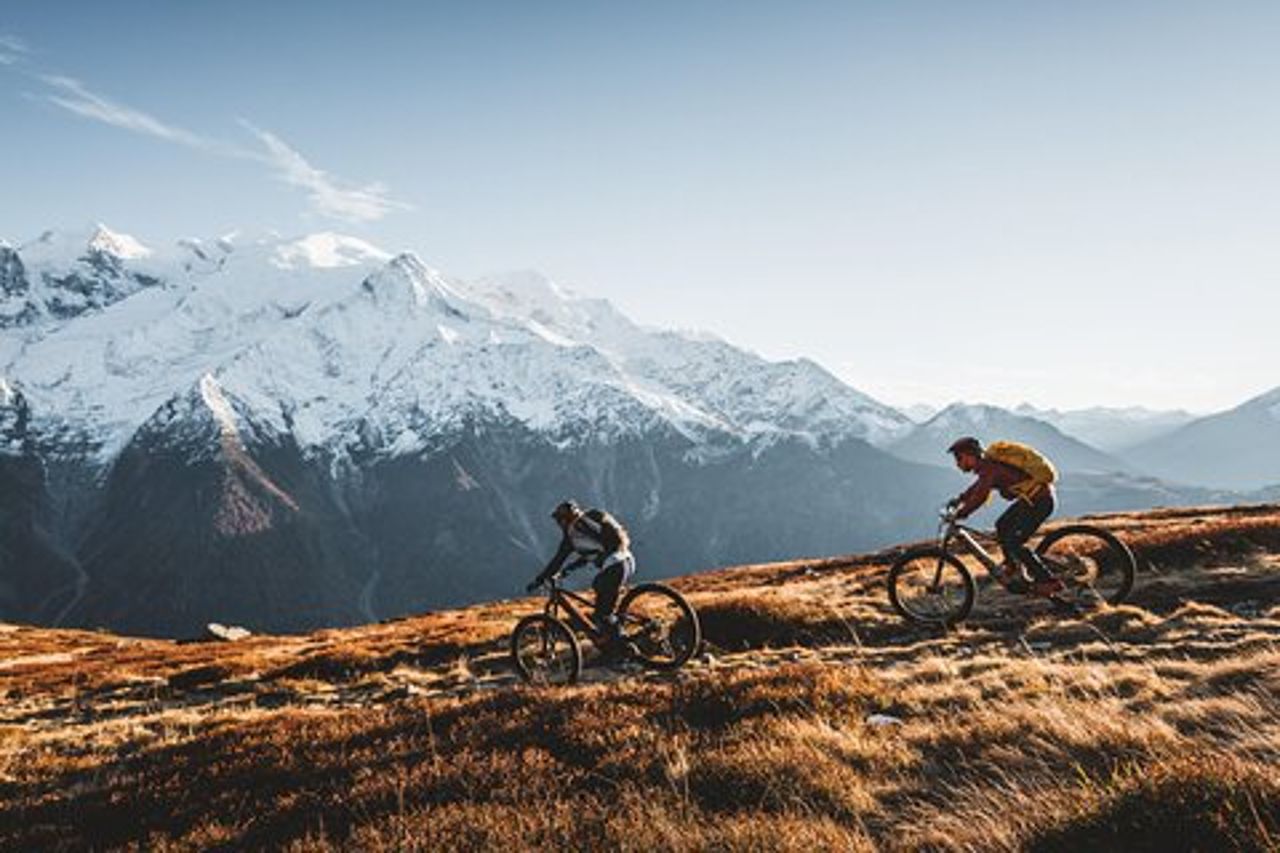 Tour di 3 ore in mountain bike elettrica a Chamonix — Vista sui ghiacciai del Monte Bianco