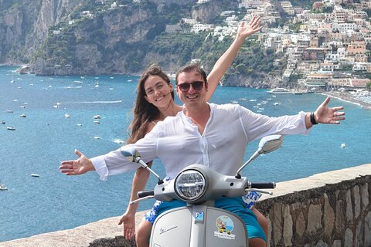 Scopri la Magia della Costiera Amalfitana e Sorrentina in Vespa