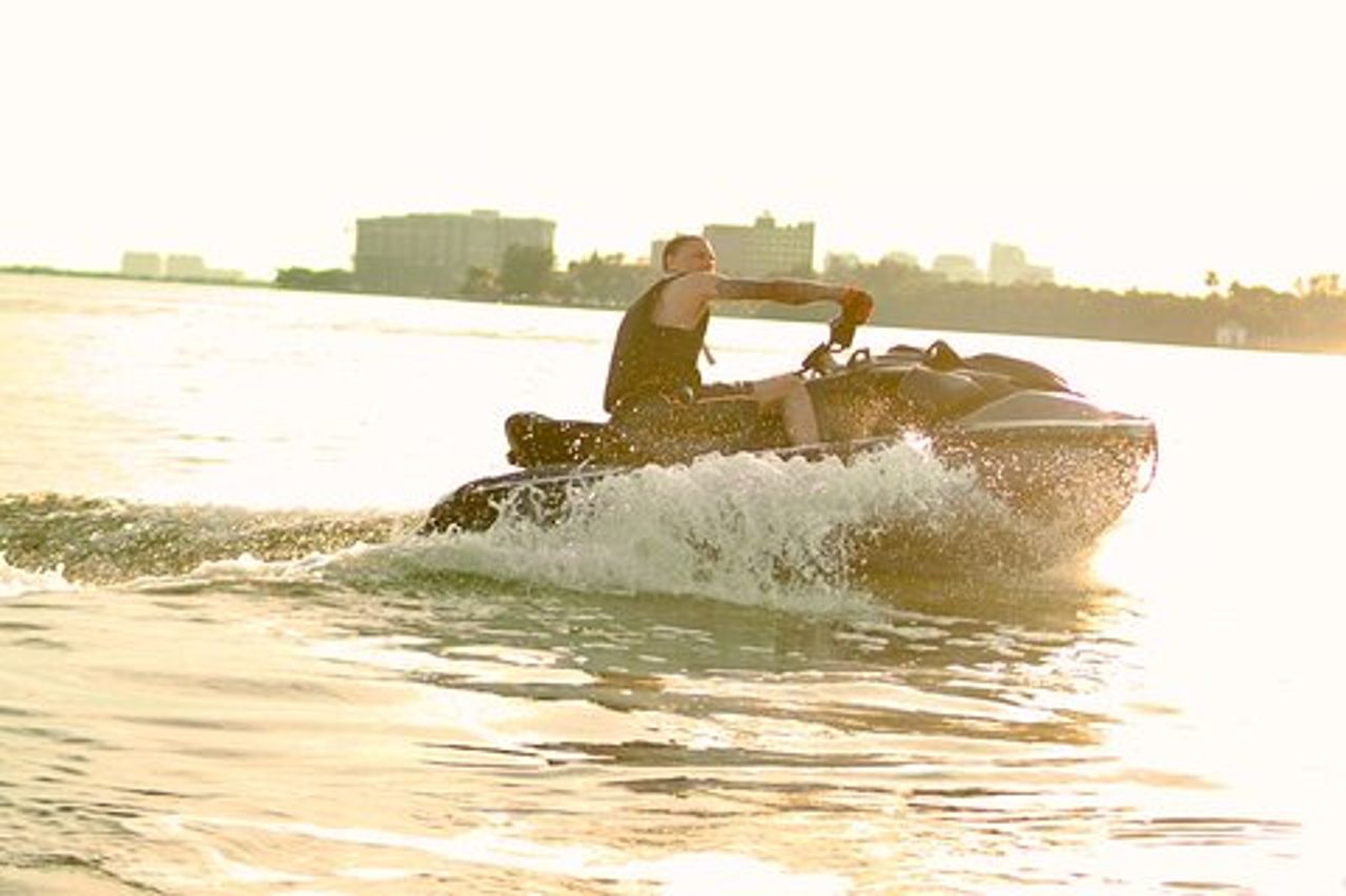 Giro in moto d'acqua mentre si esplorano le isole di Miami