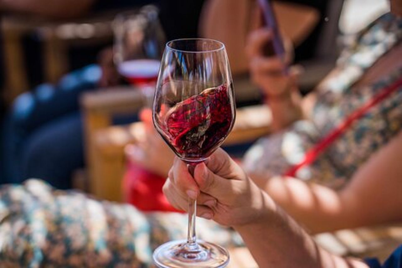 La degustazione di vini alle sei a Cefalonia Grecia