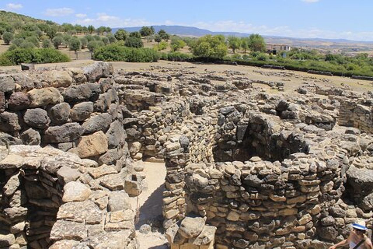 Il sito Unesco di Barumini e la Giara di Gesturi