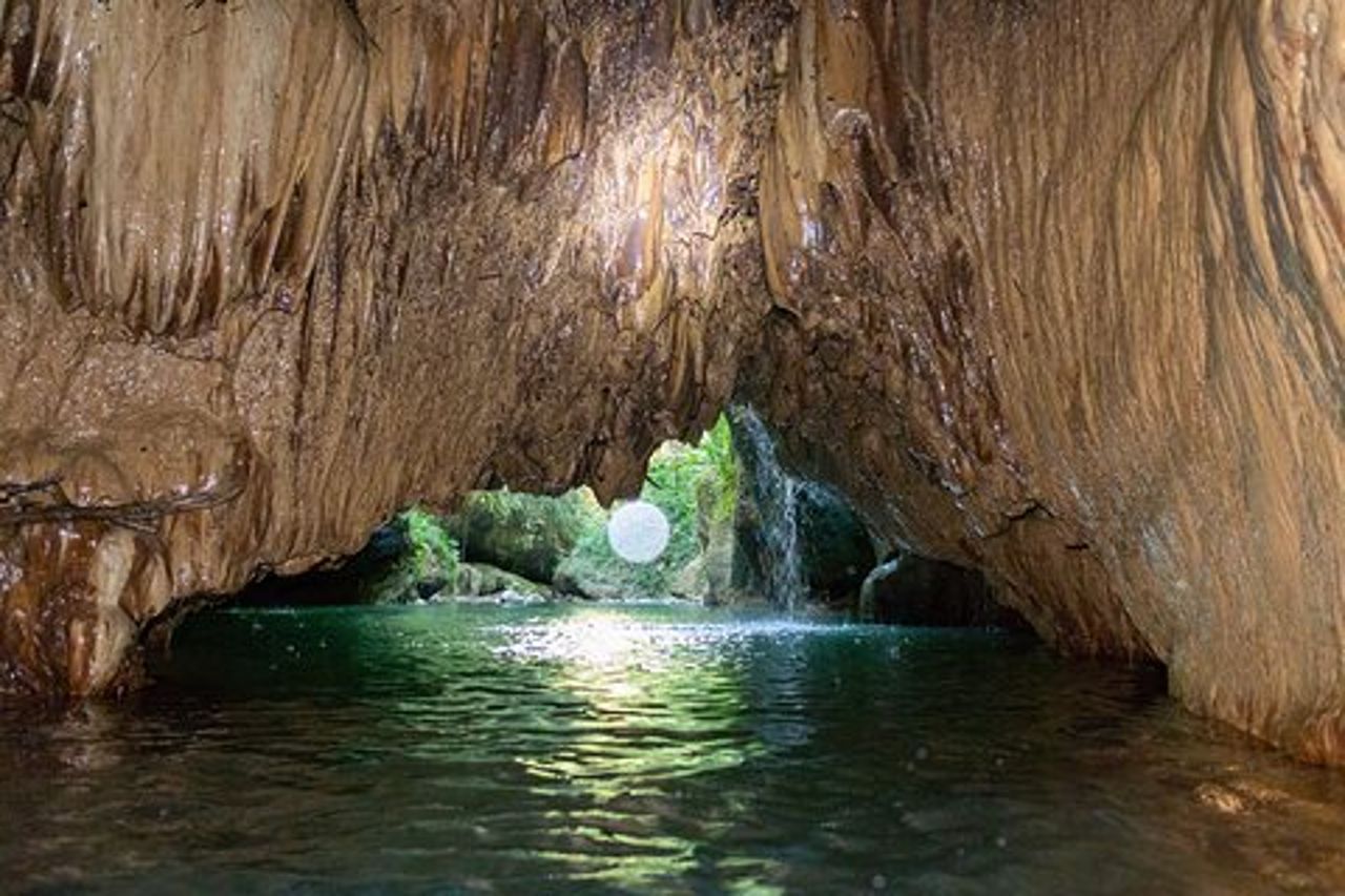 Grotta, cascata e avventura fluviale a Charco Azul da San Juan