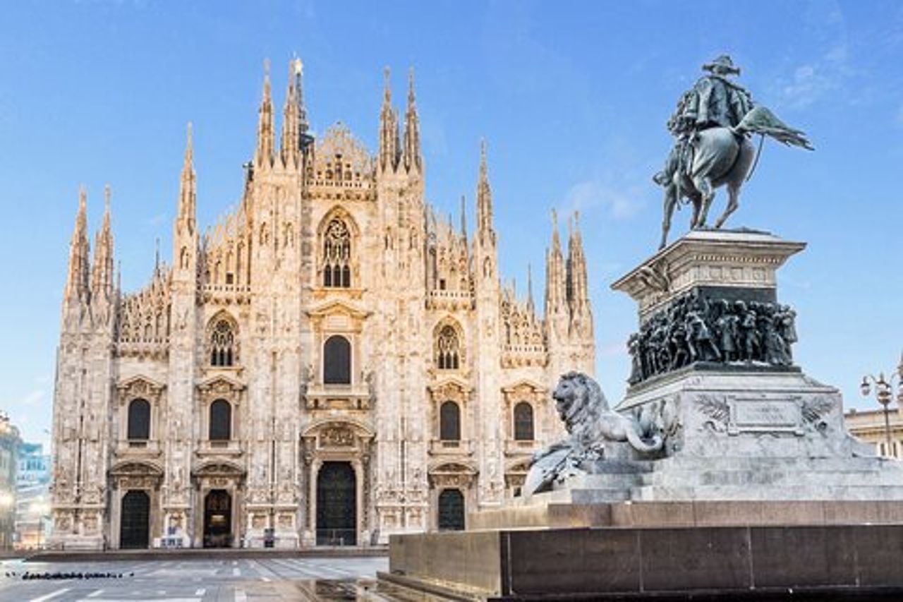 Transfer privato: Ginevra a Genova, 2h tappa turistica a Milano