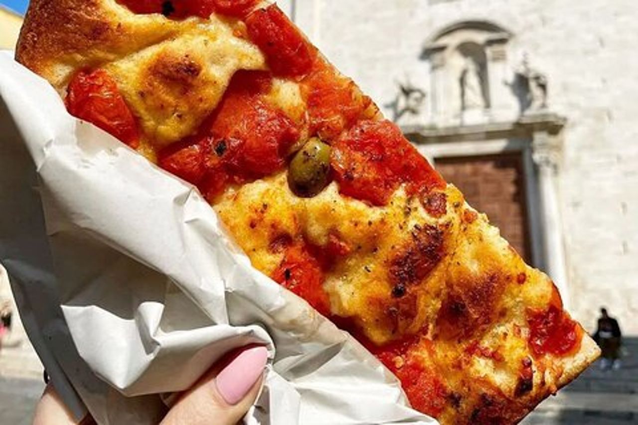 Tour privato a piedi di Bari con degustazione autentica.