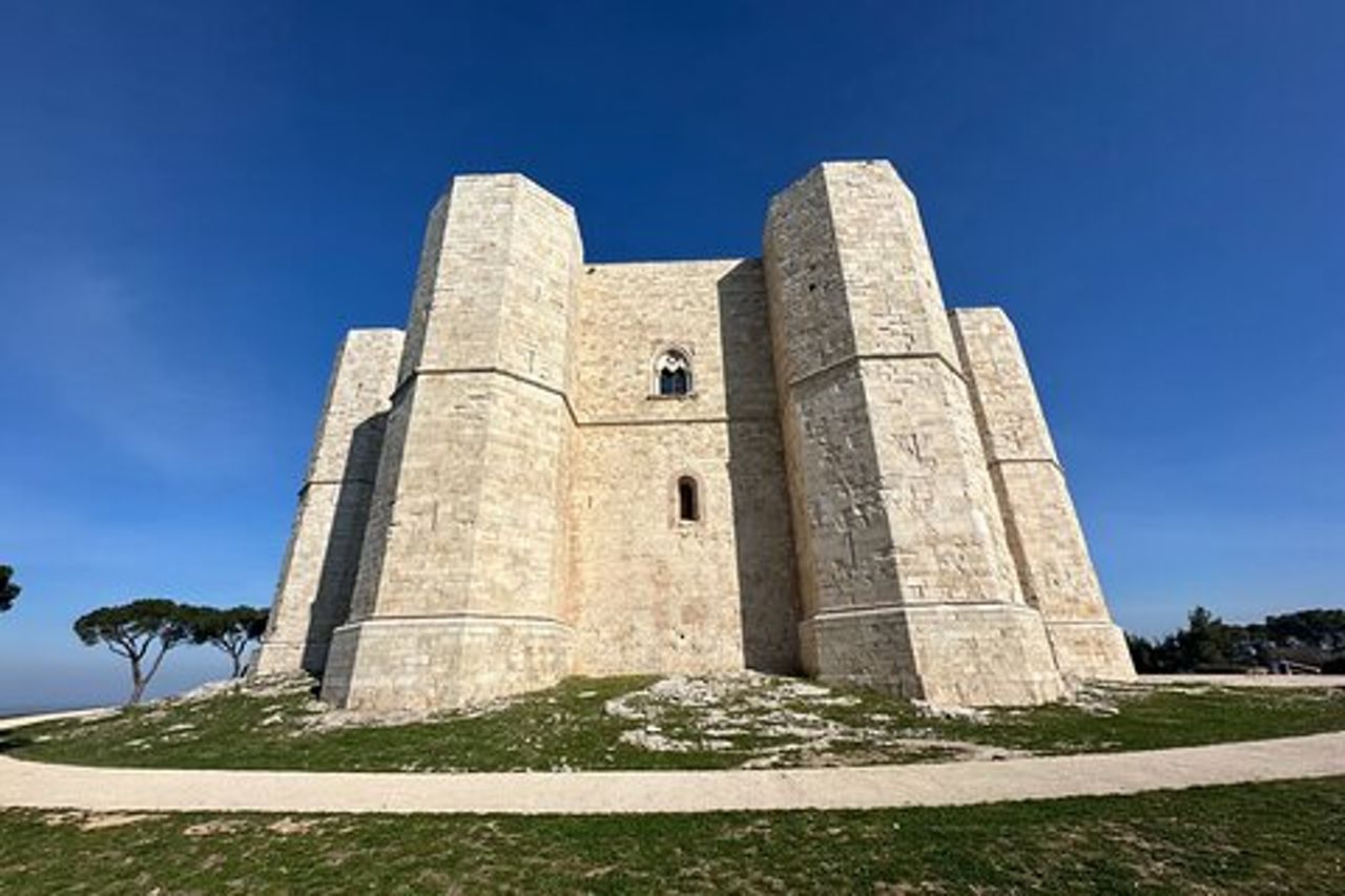 Castel del Monte Unesco & Trani - piccoli gruppi guidati da Bari