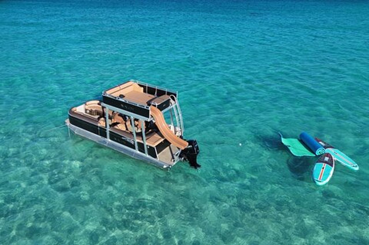 Noleggio privato di pontoni di lusso Crab Island