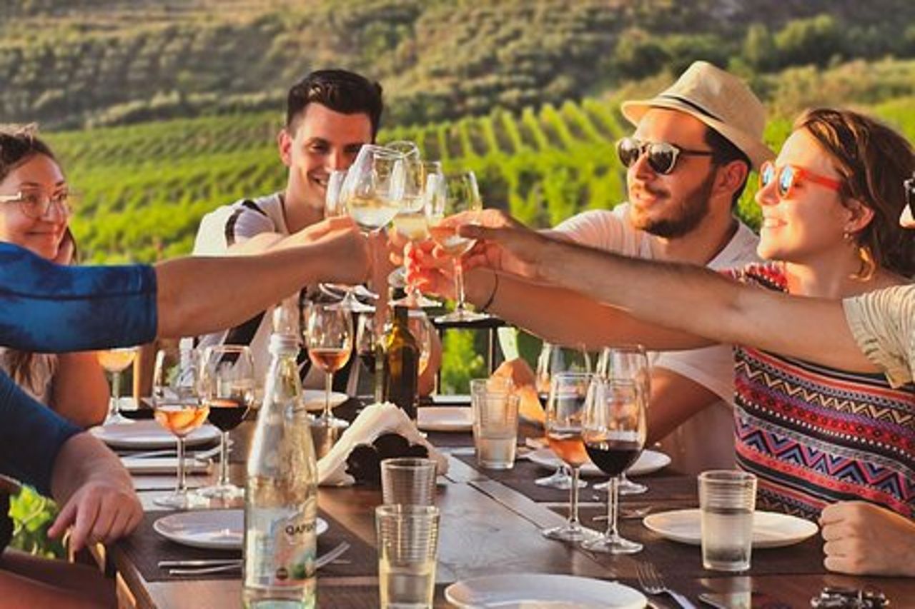 Esperienza di vigneto in campagna a Durazzo con abbinamento vino & cibo