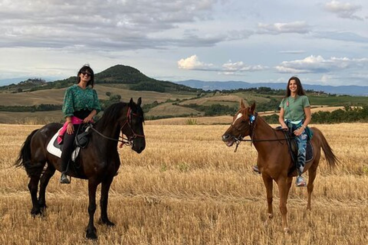 Passeggiata a cavallo tra le vigne a Montepulciano Toscana
