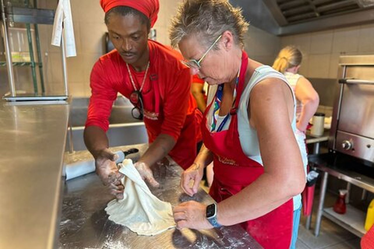 Naturalmente gustoso di RotiMan Taste/Learn Experience a Tortola, BVI