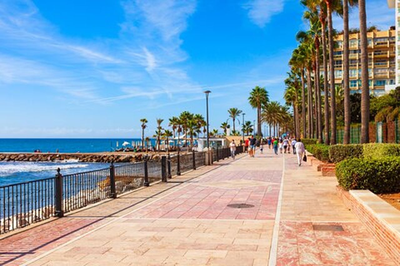 Esplora Marbella in 60 minuti con un Local