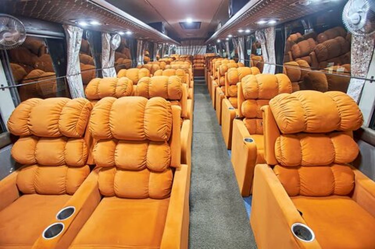 Biglietto dell'autobus turistico da Pokhara a Kathmandu (vip divano di lusso)