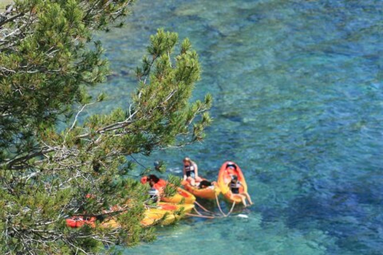 Escursione guidata in kayak e snorkeling sulla Costa Brava: Sant Feliu