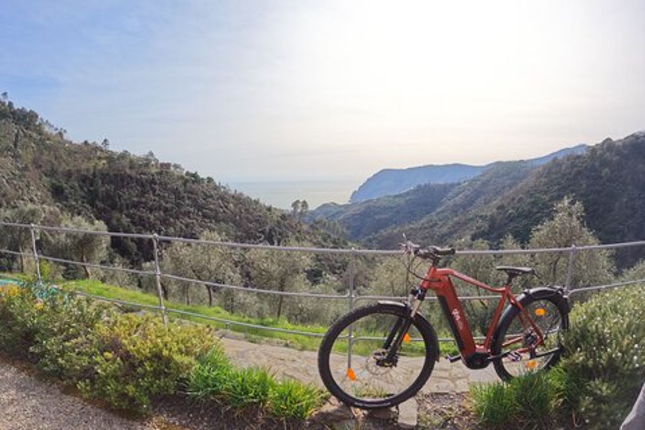 Tour Esclusivo in E-Bike alle Cinque Terre da Monterosso