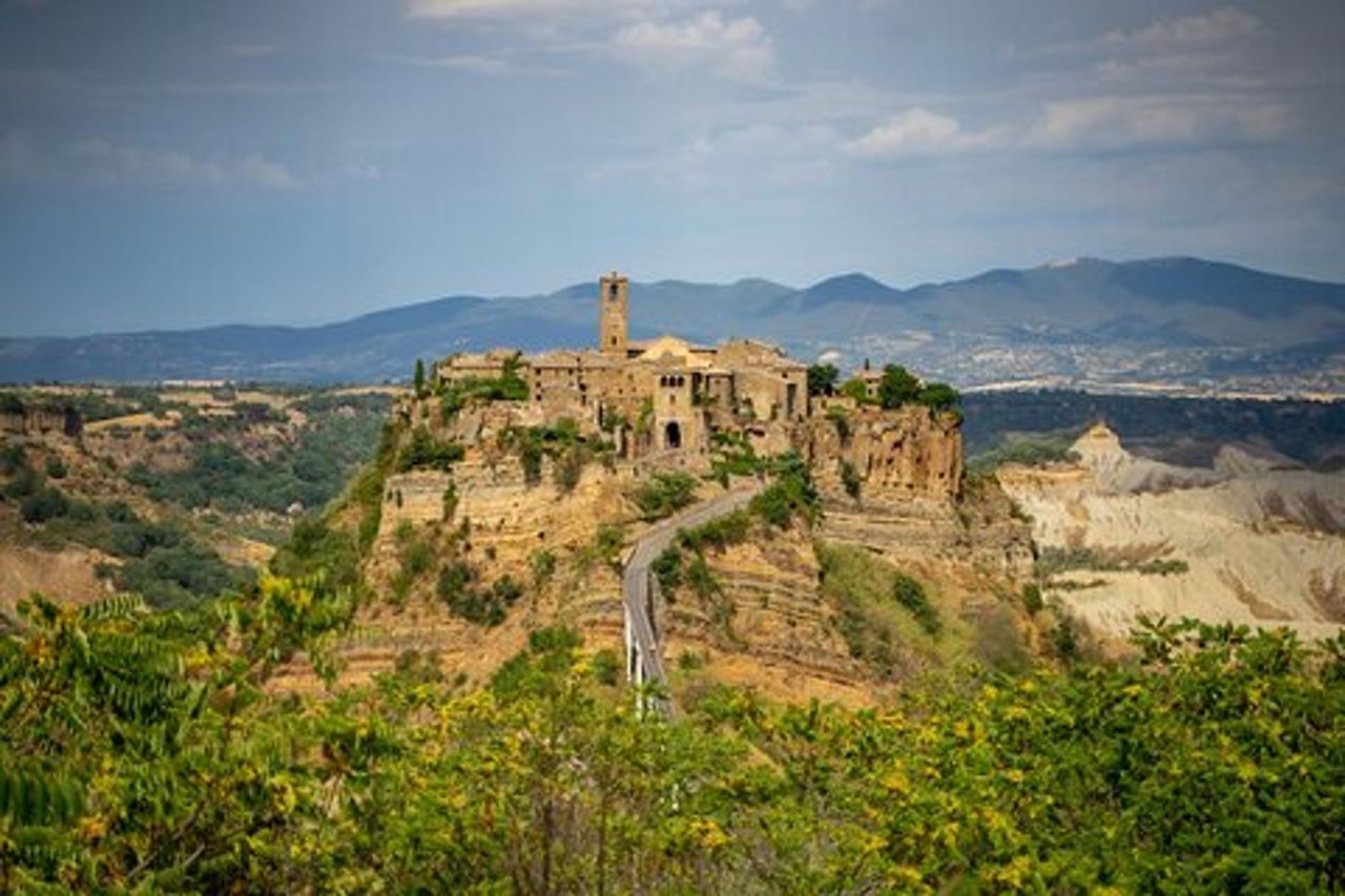 Tour privato di un'intera giornata Civita di Bagnoregio & Villa Lante