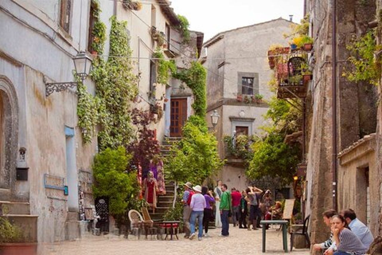 Tour privato del vino della città di Viterbo e dell'agriturismo da Civitavecchia
