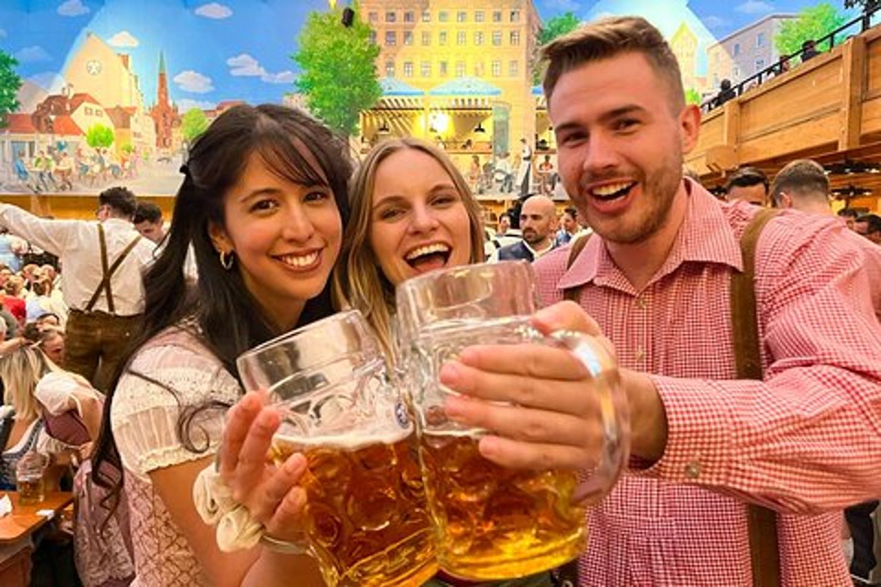 Oktoberfest Munich Tour incl. Prenotazione tavolo, Cibo e bevande
