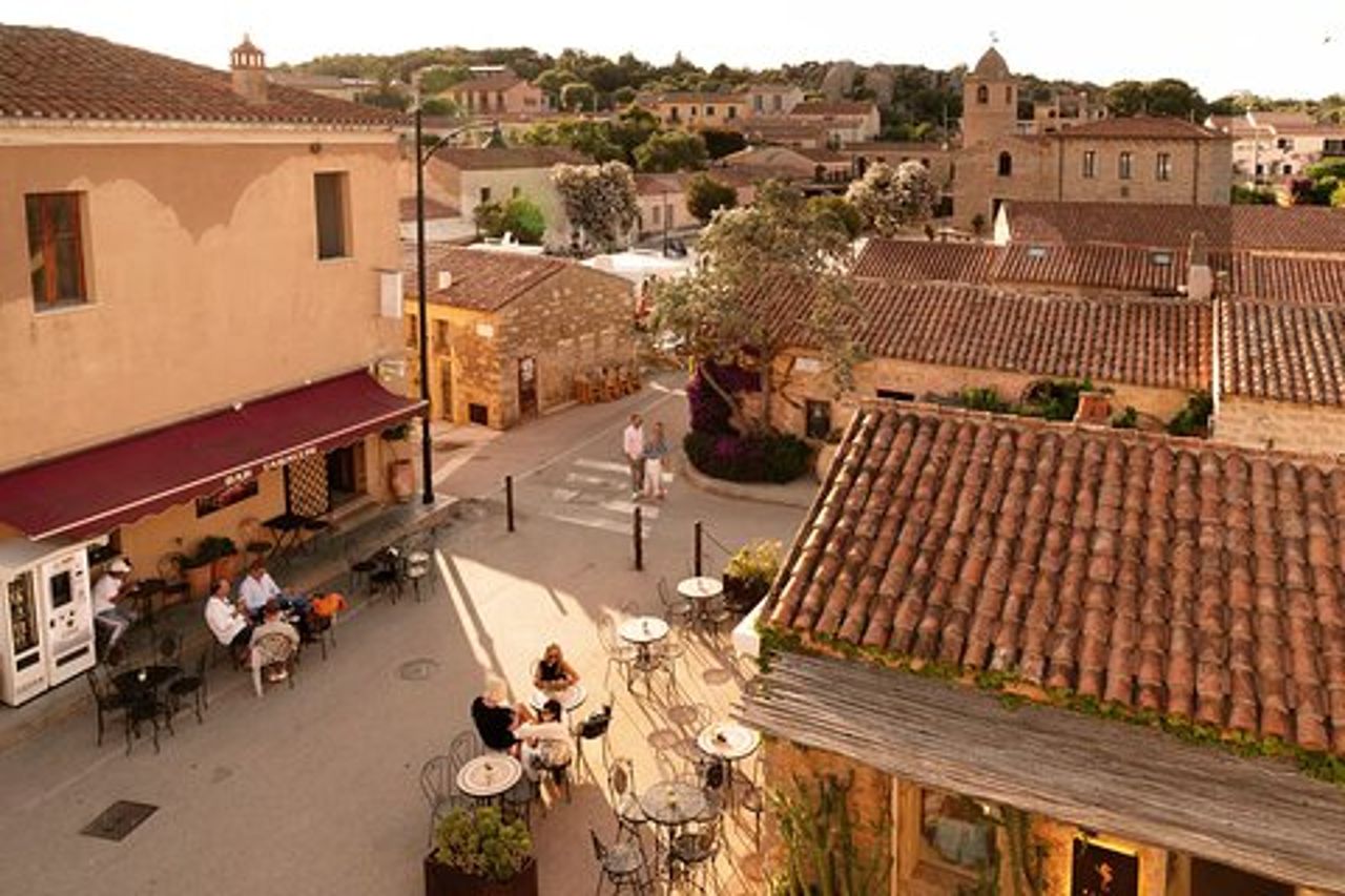 Tour a piedi di San Pantaleo con aperitivo