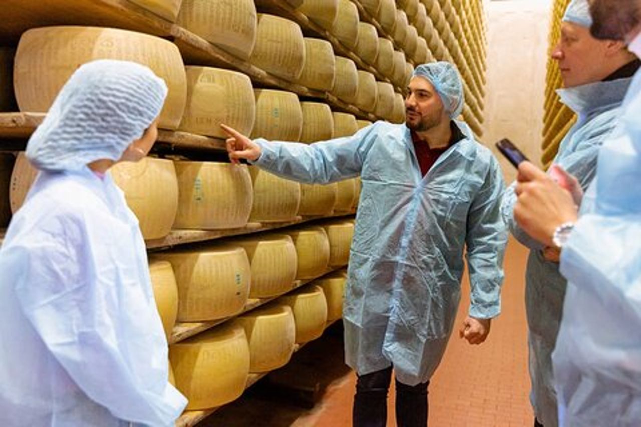 Tour enogastronomico di mezza giornata per piccoli gruppi Reggio con produttori locali