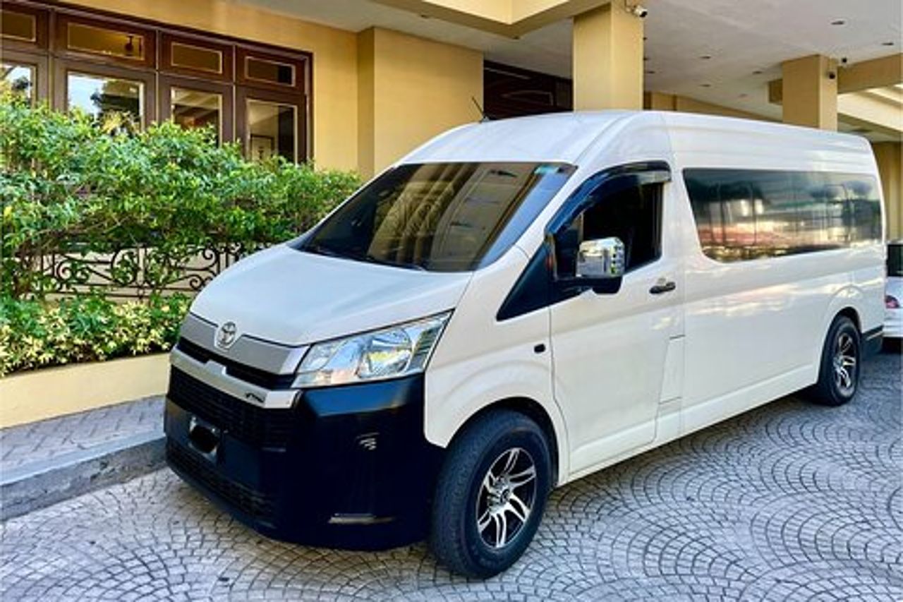 El Salvador Autista privato in minivan per un giorno intero
