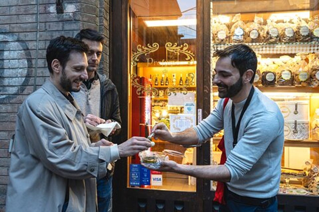 Bologna Street Food & Market Tour per veri buongustai