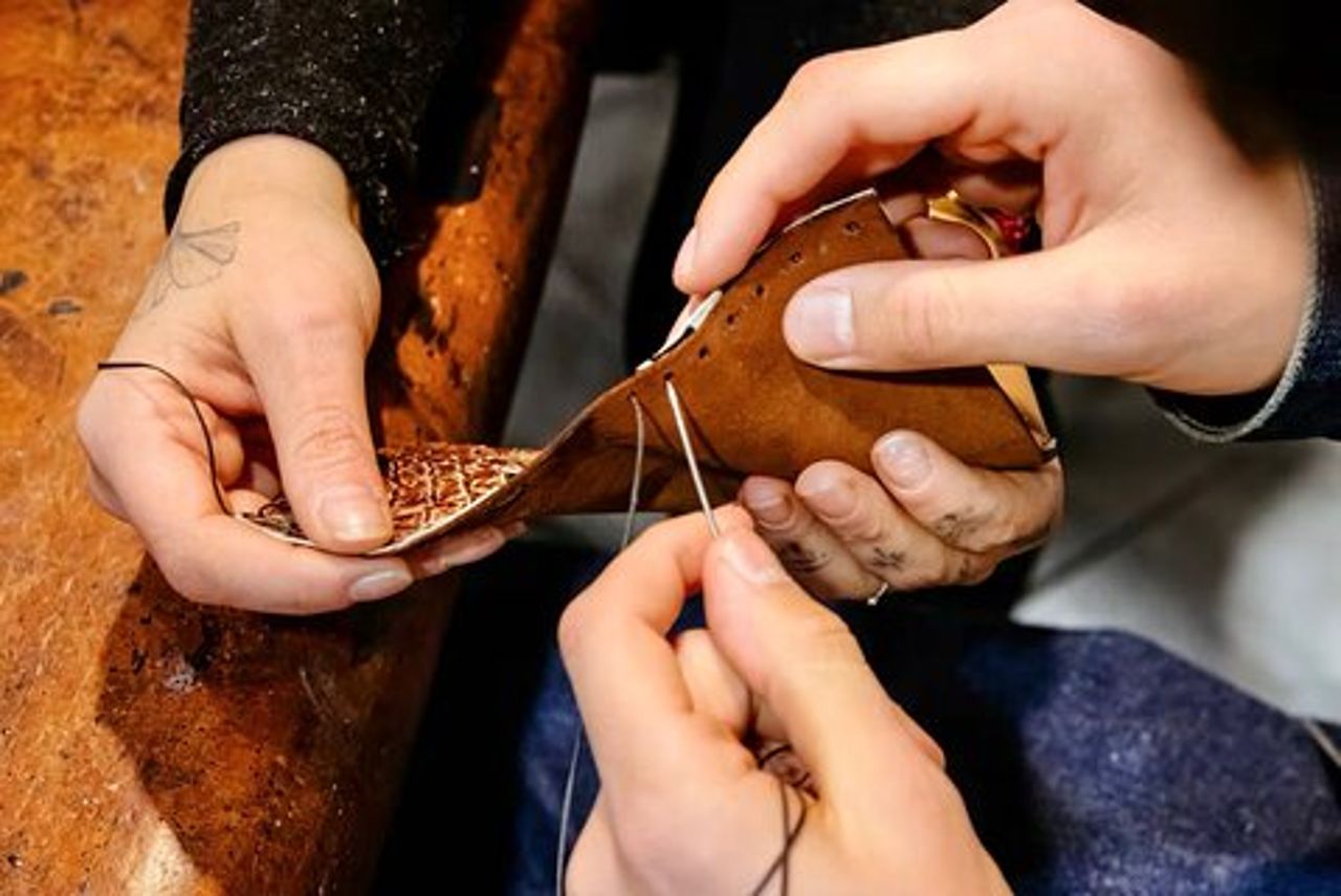 Florence: Authentic Leather Wallet Experience