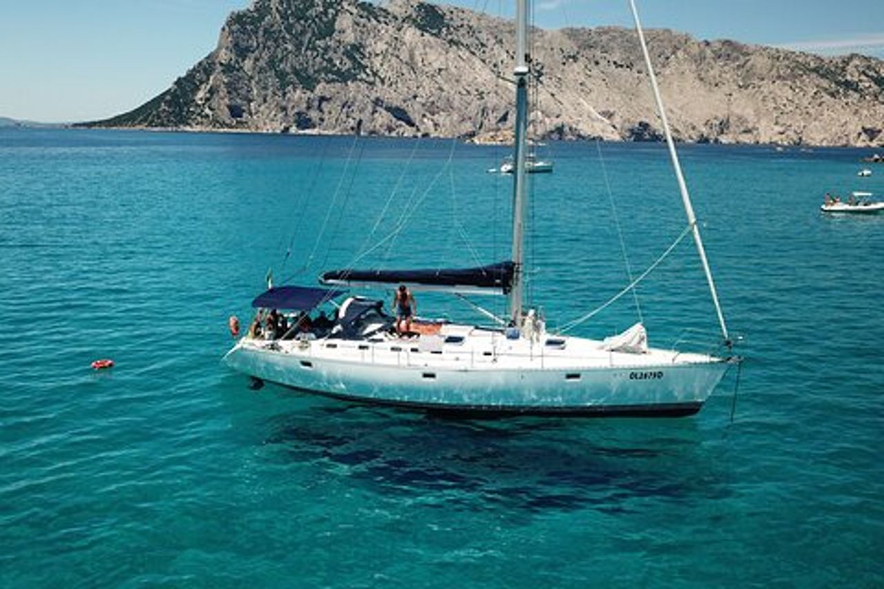 Gita giornaliera in barca a vela Capo Codacavallo e Molara