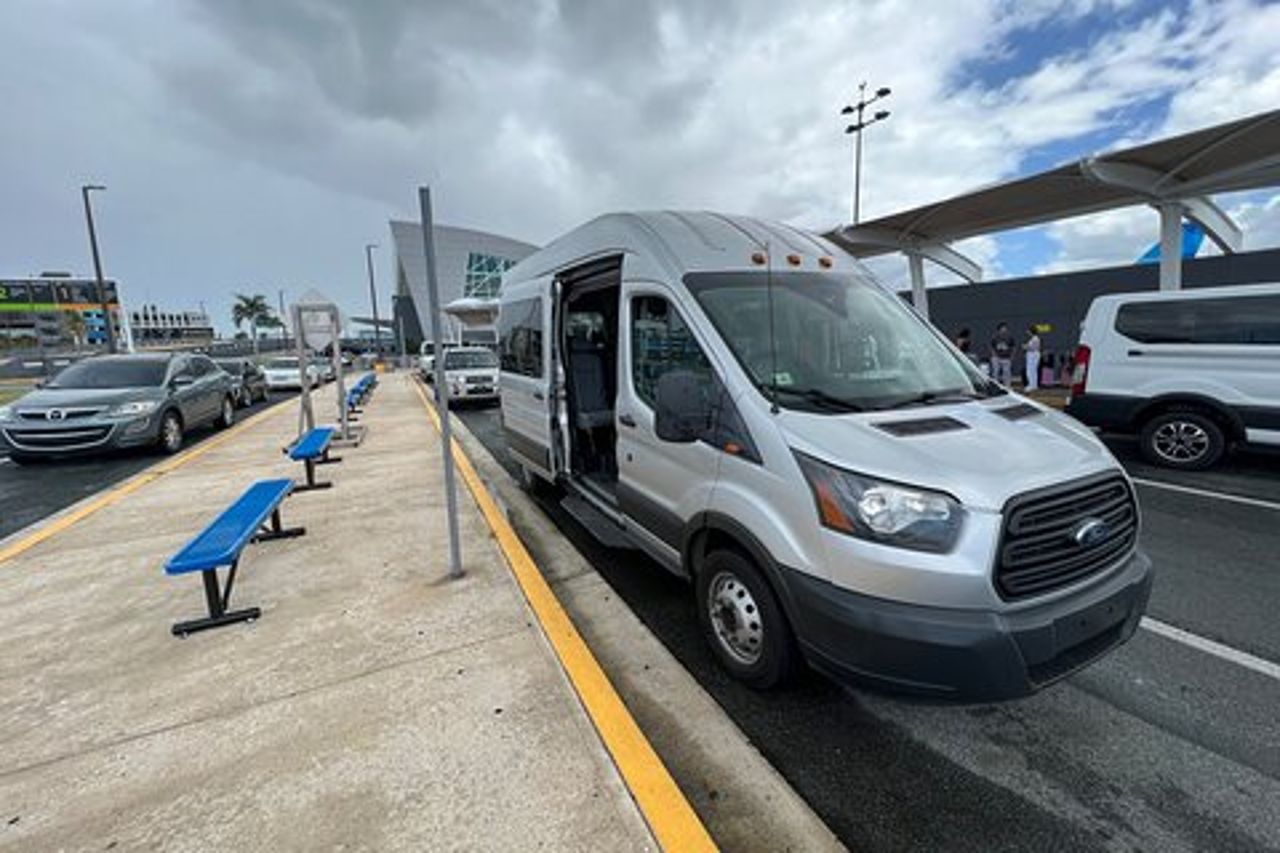 Trasferimento in Porto Rico con Minivan dall'Aeroporto
