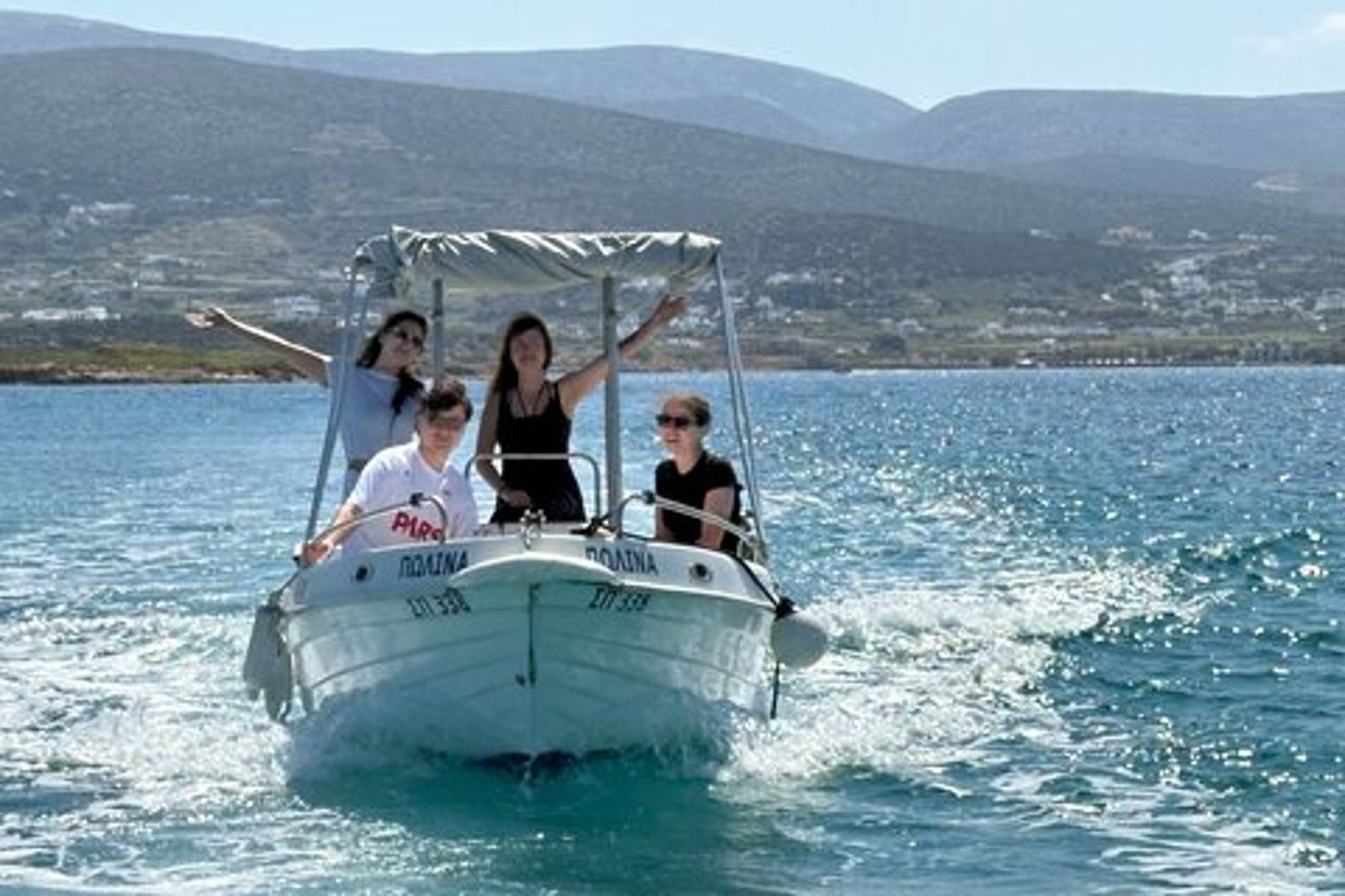 Noleggio barche nella Costa di Paros