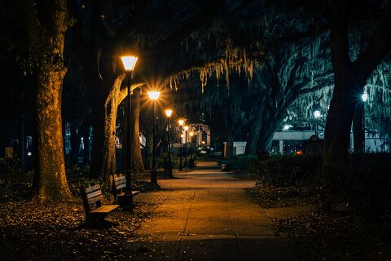 The Grave Tales Ghost Tour a Savannah